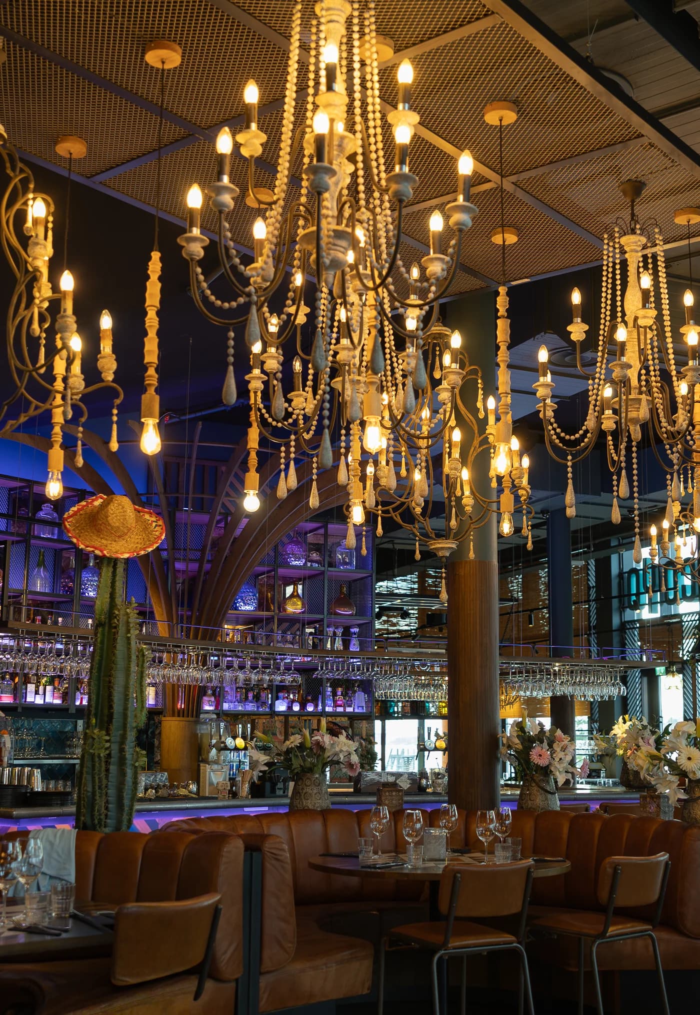 Salón Principal & Candelabros